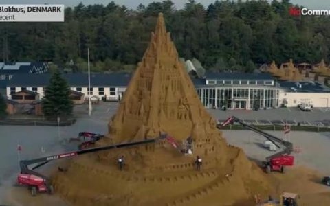 体积惊人细节丰富 丹麦落成21.16米全球最高沙雕(全球最高沙雕）