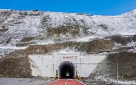 世界最高海拔隧道 海拔高4800米 零下40度 施工3年(2023年最新排名前十榜单)