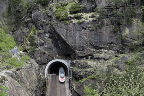 世界上最长隧道通车，圣哥达基线隧道穿越阿尔卑斯山约17分钟(2023年最新排名前十榜单)