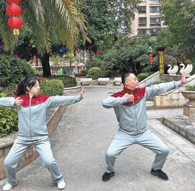             过年回家，大学生的假期生活怎么过（民生一线）        